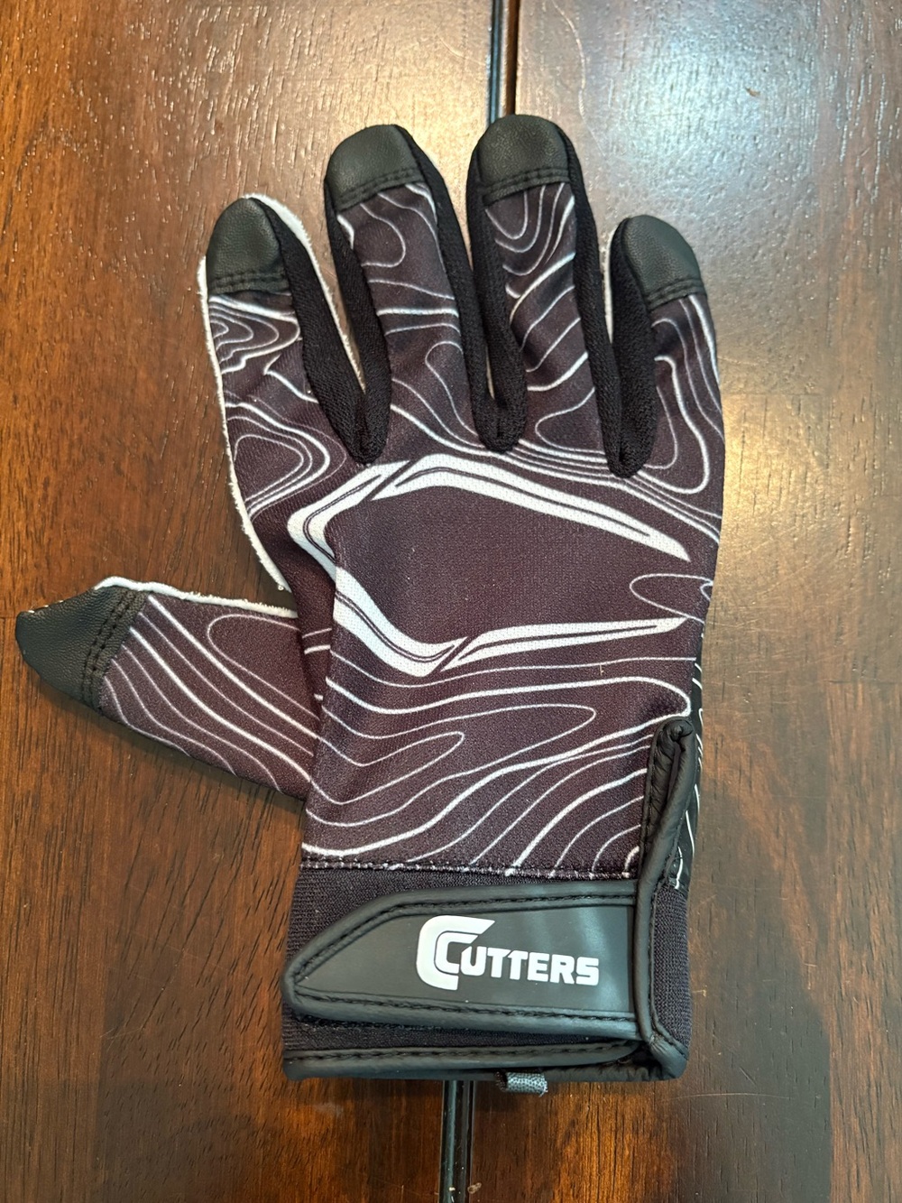 Cutters Youth Football Glove (R), Black & White, L/XL